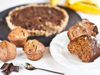 Tři sladké nápady z banánů a čokolády. Zkuste nepečený koláč, muffiny i bábovku!