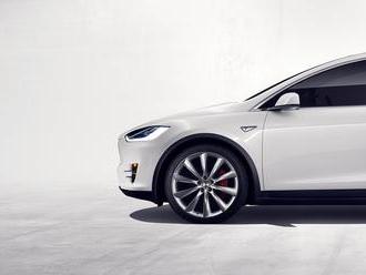 Elektromobil Tesla Model X má tři verze, cena začíná na 2 milionech