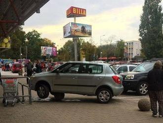 Nakupujúci v Bille neverili vlastným očiam: FOTO Auto takto 