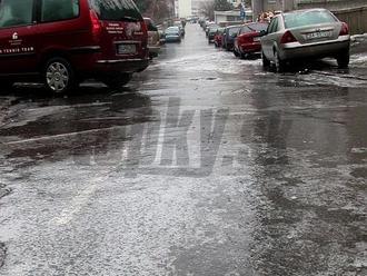 V okolí Popradu je na cestách námraza, policajti zaznamenali viacero nehôd