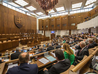 Parlament rieši zmeny v ústave: Poslancov čakajú protiteroristické zákony