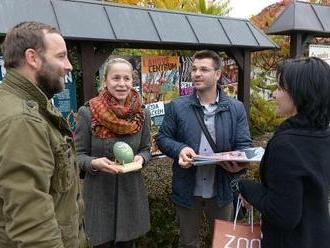 Zlínska zoo odmenila dvojicu Slovákov: Jubilejní návštevníci vyhrali pobyt v Luhačoviciach