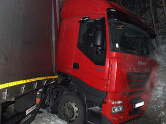 Pri Trnave sa zrazilo auto s kamiónom: Nehoda si vyžiadala 5 zranených