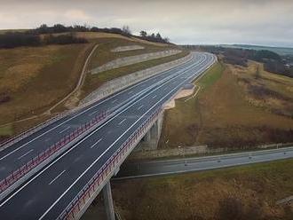 Úsek D1 Fričovce - Svinia otvoria ešte pred Vianocami