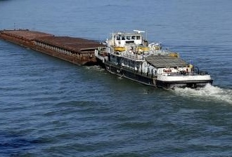 Havária na Dunaji: Loď narazila na breh, zasahovali hasiči