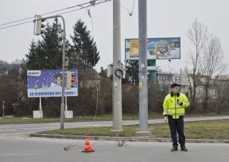 Na Patrónke spadlo trolejové vedenie, cesta je už prejazdná