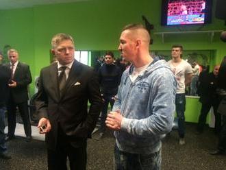 Premiér Fico navštívil slovenskú boxerskú hviezdu: Sľuboval peniaze, do ringu sa nehrnul!