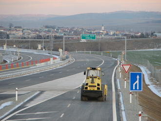 NDS doplní na diaľnice a rýchlocesty 100 nových varovných tabúľ