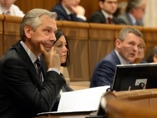 Spor v parlamente pokračuje: Figeľa už odvolávať nebudeme, vráťme sa k reštrukturalizácii!