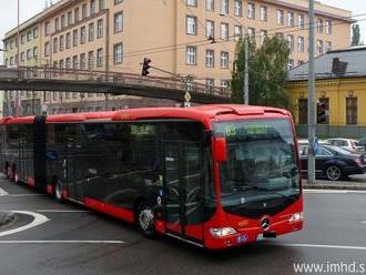 Ľudia sú zúfalí z cestovania v bratislavskej MHD: Teploty, ktoré im dvíhajú žalúdky, reakcia DPB