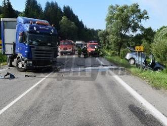 FOTO Nehody v Kysuckom Lieskovci: Matúš   sa zrazil s kamiónom, je vo vážnom stave