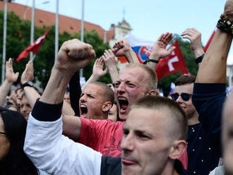 Násilné protesty proti imigrantom: VIDEO Panika počas pretekov, toto o nás napísali v zahraničí!