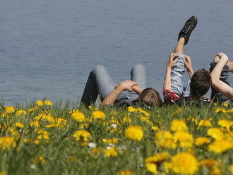 Na letné počasie si ešte počkáme: Budúci týždeň bude síce teplo, no nezabudnite na dáždnik!