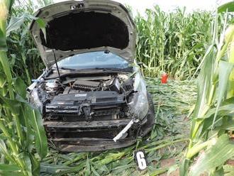 FOTO tragickej nehody neďaleko Vranova: Auto skončilo v poli, zomrela sudkyňa  