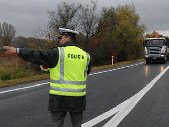 Vodiči, pozor: Úraduje počasie, na cestu medzi Martinom a Žilinou sa zosunul svah