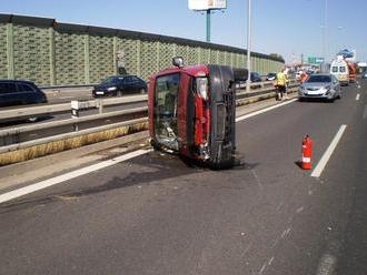 FOTO Vodič spôsobil na diaľnici D1 nehodu, nafúkal cez 4 promile