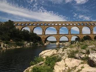 Akvadukt Pont du Gard: kolosální římská památka, u níž se můžete i koupat