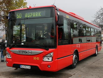 Nešťastie v Bratislave: Chodec   zahynul pod kolesami autobusu MHD