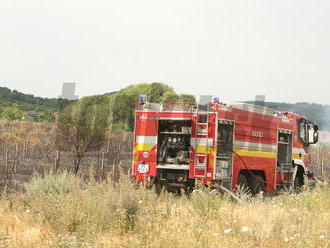 Hasiči v akcii, zasahujú pri dvoch požiaroch v bratislavskej Rači