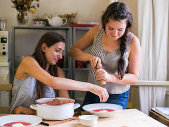 Měsíc s food blogery: Úžasná podzimní krémová polévka. S řepou a zakysankou!