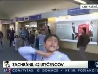 VIDEO Televízia nechtiac zachytila odkaz malého utečenca: Európania, podrežeme vás!