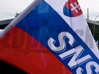 SNS zdôrazdňuje potrebu obrany Slovenska: Tento systém je neudržateľný!