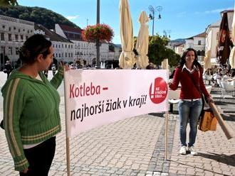 Kotleba u občanov totálne prepadol: Oznámkovali ho ako v škole, no hanba!