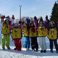 Velký seznam všeho, co potřebujete vědět, když chcete učit dítě lyžovat