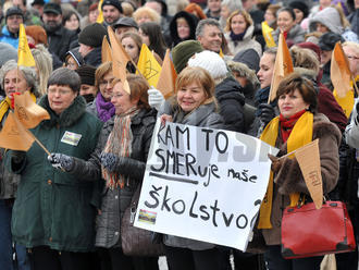 Zastrašuje vláda štrajkujúcich učiteľov? Viaceré školy odstúpili od protestov