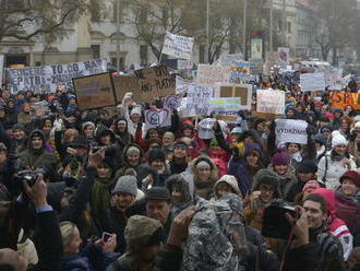 Rozhnevaní učitelia zahodili zábrany, Slovákom ukazujú pravdu: FOTO Toto sú naše výplatné pásky!