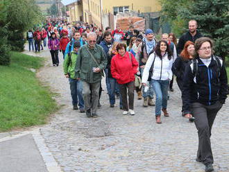 Na Burčákovém pochodu se ztratil muž: Byl v bezvědomí, záchranáři po něm pátrali desítky minut