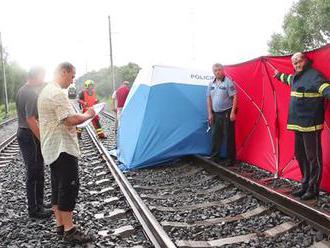 Vlak u Proboštova srazil další ženu: Před dvěma dny zde na smrt čekala mladičká dívka