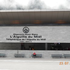 Hora Aiguille du Midi a úžasný letecký pohled na vrchol Mont Blanku