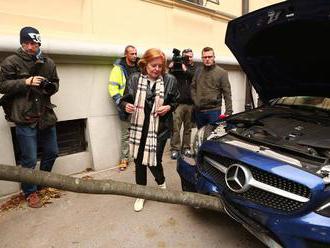 PRVÉ FOTO Zrážky v centre Bratislavy: Luxusný mercedes Magdy Vášáryovej na šrot!