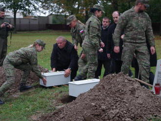 Na Dargove našli pozostatky vojakov padlých vo vojne: FOTO Dôstojnej rozlúčky v Michalovciach