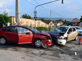 Vodiči, dajte si na cestách pozor! Minulý rok došlo počas Dušičiek k viac než dvesto nehodám