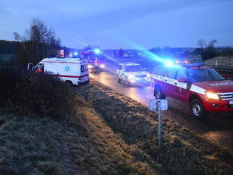 Hromadná nehoda na D10 u Boleslavi. Saniťák měl smyk, šest aut se klouzalo s ním