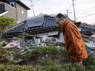 Zemětřesení v Japonsku: 12 zraněných, tsunami a výpadek ve skladu jaderného paliva