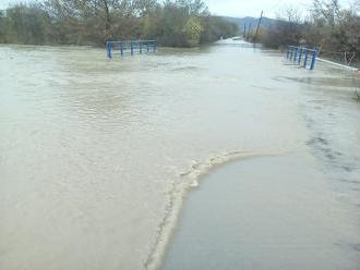 MIMORIADNA SPRÁVA Slovensku hrozia povodne: FOTO Na východe sa začali vylievať rieky!