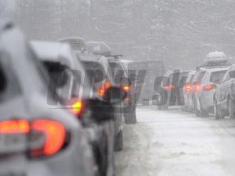 Prvý sneh v Bratislave, dopravný chaos: Meteorológovia vydali výstrahy prvého stupňa