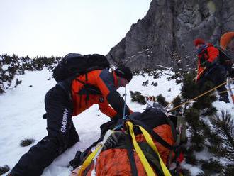 Horskí záchranári zasahovali pri Lomnickom štíte: Slovenského turistu strhla lavína