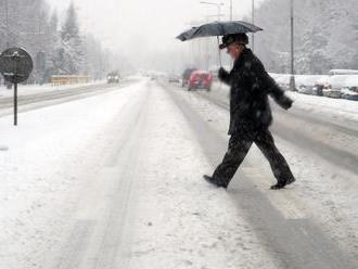 FOTO Na Slovensku sneží: Snehové záveje, prvé nehody, tu si dávajte pozor