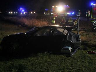 FOTO Tragická smrť v Nemecku: Slováci na BMW sa prevrátili, zomrel mladý muž a žena  