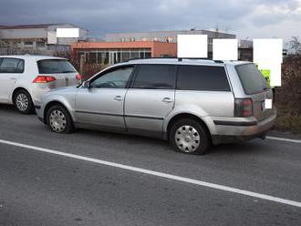 Vodič   unikal v ukradnutom aute: Policajti ho chytili až po použití zbrane