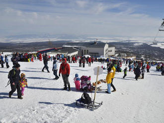 PRÁVE TERAZ Slováci zobrali Tatry útokom: Dopravný kolaps a dráma na lanovke!