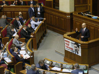 Ukrajinský parlament nakonec vládu neodvolal. 194 poslanců k vyslovení nedůvěry nestačilo