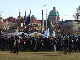 Prahu čeká protest proti seznamu zakázaných webů. Akce Pirátů láká stovky lidí