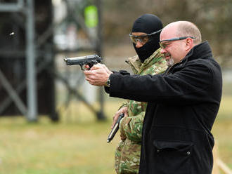 FOTO Slovenské navy seals sa predviedli v akcii: Zastrieľal si s nimi aj americký diplomat