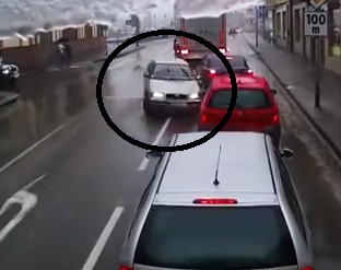 VIDEO Akčná policajná naháňačka v Čadci: Tínedžeri pri úniku riskovali životy, koniec v potoku