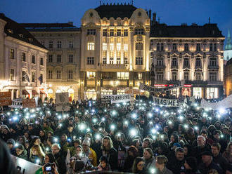 FOTO Veľká demonštrácia za lepšie školstvo v Bratislave: Akciu podporil aj herec Kemka